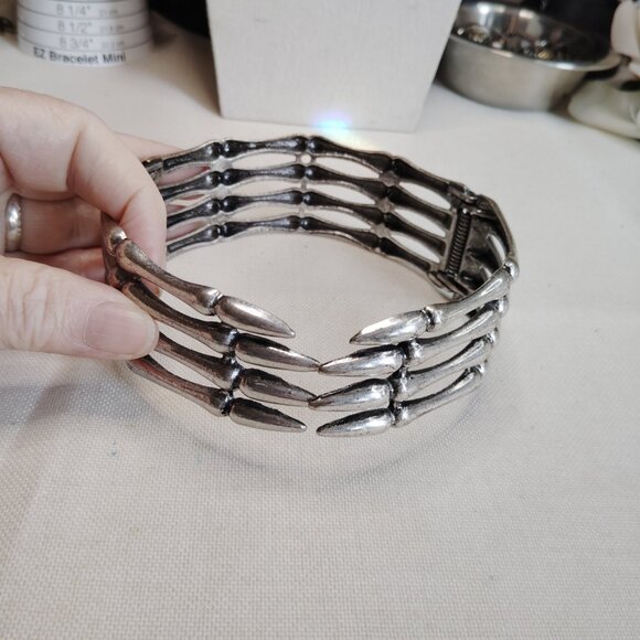 Silver Tone Skeleton Finger Choker Necklace Hinged Gothic Bone Collar Statement - Picture 4 of 9